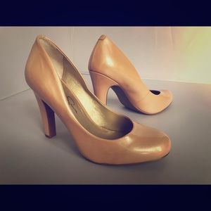 Jessica Simpson pink patent leather pumps